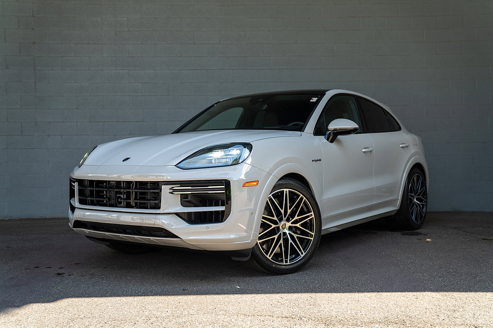 Used 2025 Porsche Cayenne Turbo image 1