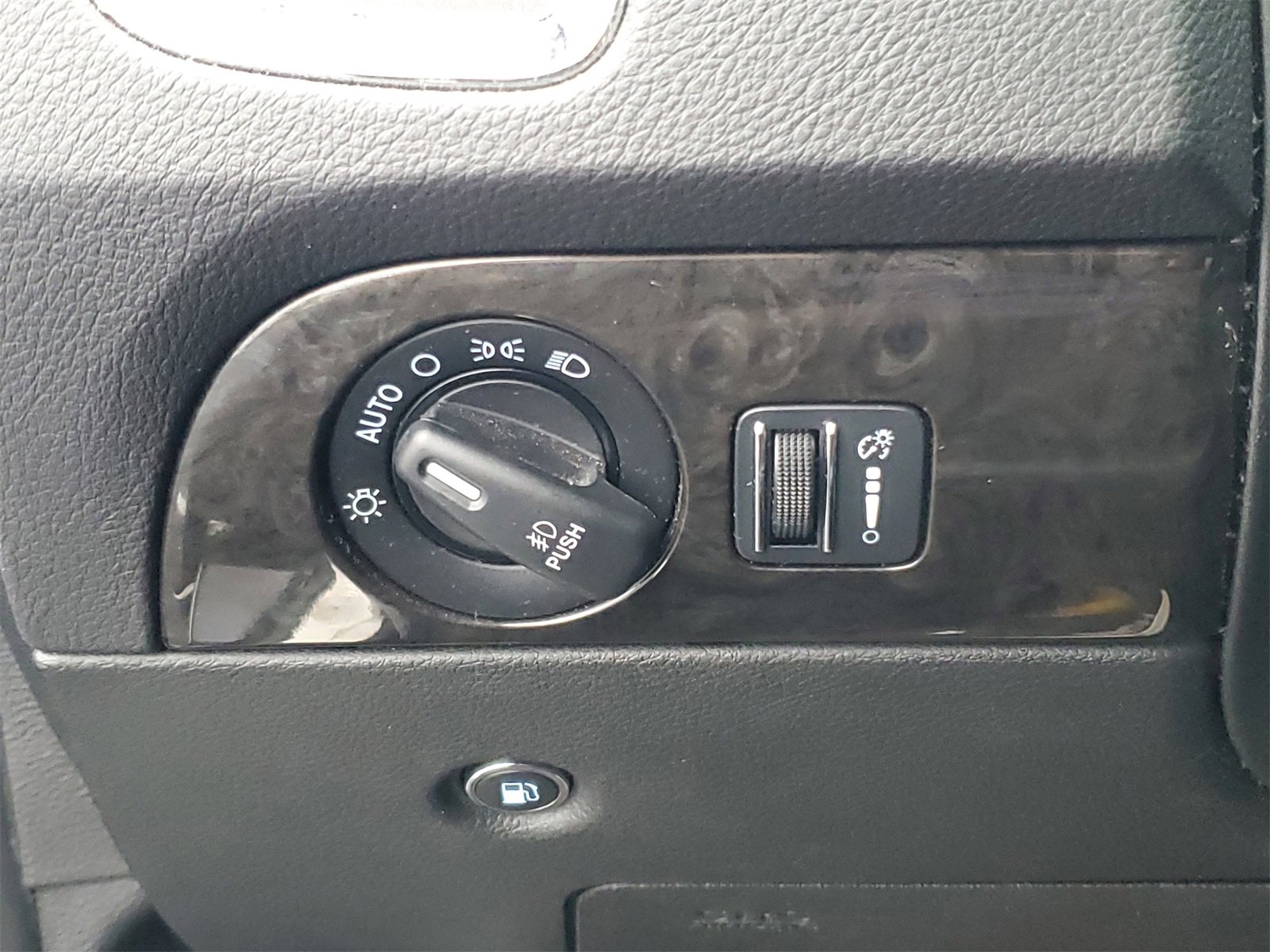 Used 2015 Dodge Durango Limited image 20