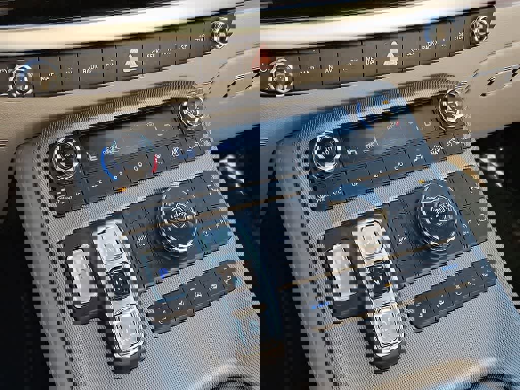 Used 2024 Hyundai Palisade Limited image 16