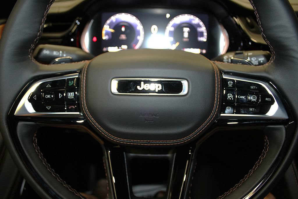 New 2026 Jeep Grand Cherokee Summit w/ MOPAR Finishing Package AWD/4WD image 11