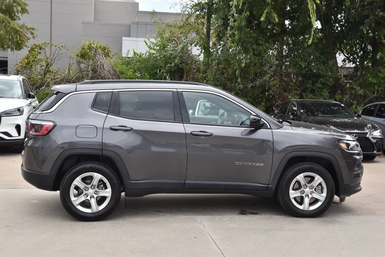 Used 2024 Jeep Compass Latitude AWD/4WD image 6