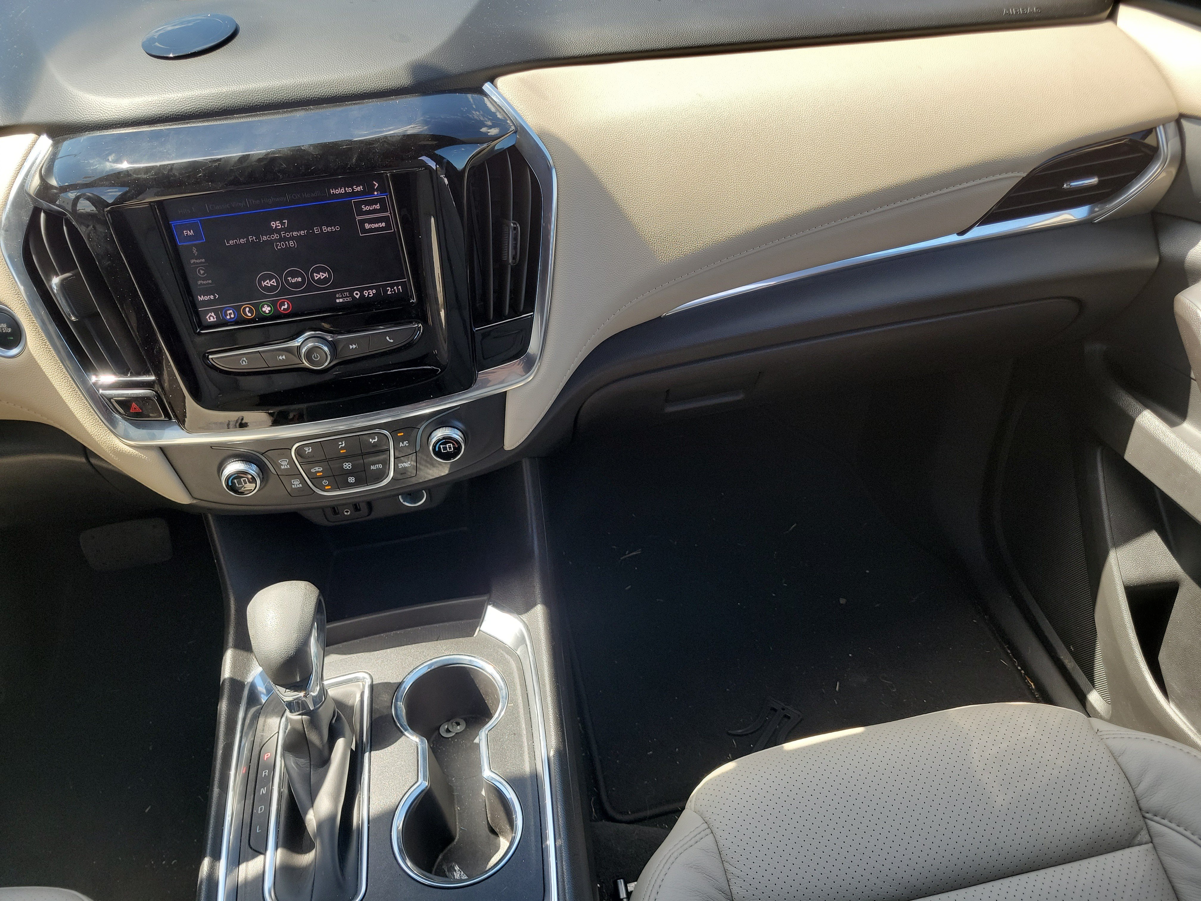 Used 2023 Chevrolet Traverse LS FWD image 18