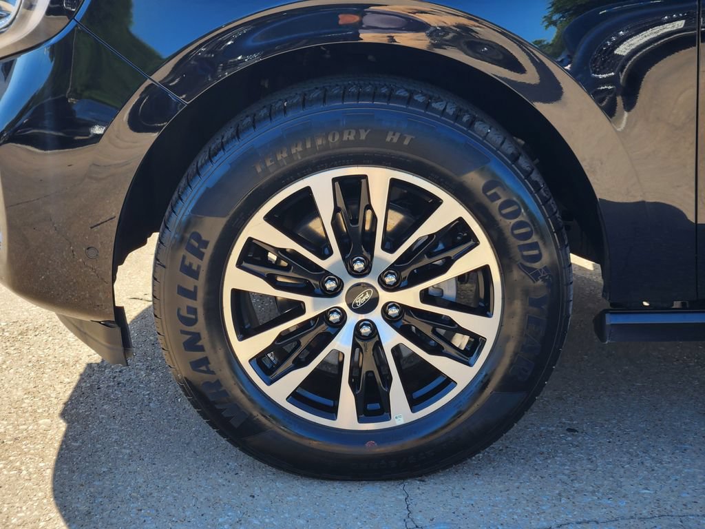 Used 2025 Ford Expedition Max Platinum AWD/4WD image 13