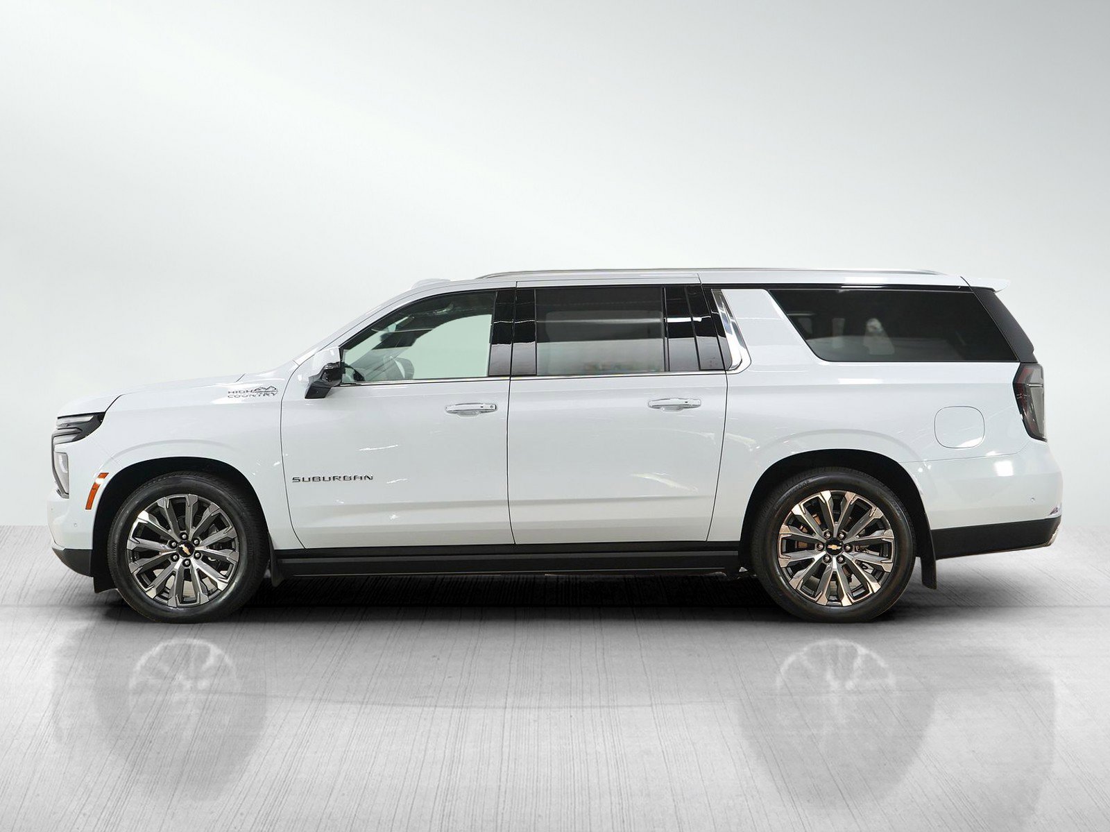 Used 2026 Chevrolet Suburban High Country AWD/4WD image 2