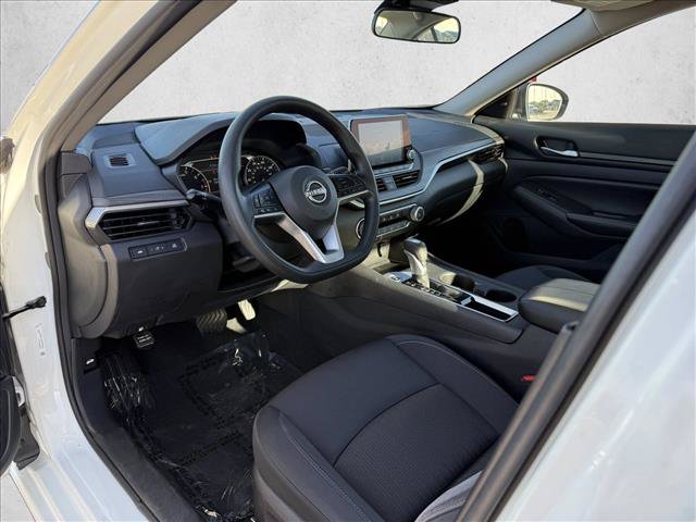 Used 2025 Nissan Altima 2.5 SV FWD image 10