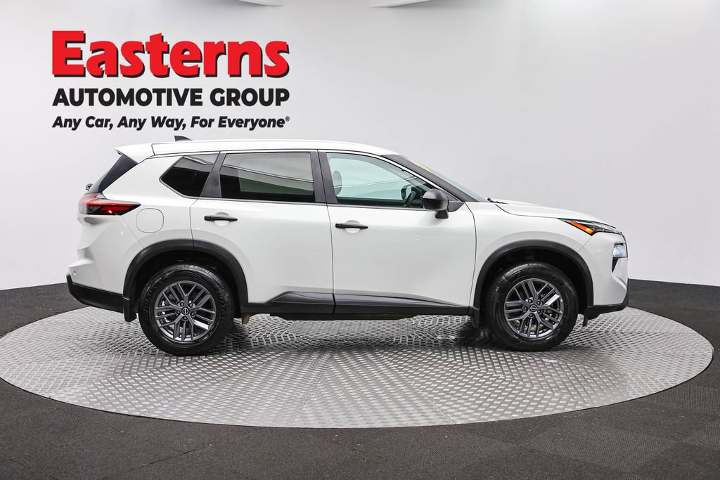 Used 2024 Nissan Rogue S AWD/4WD image 4
