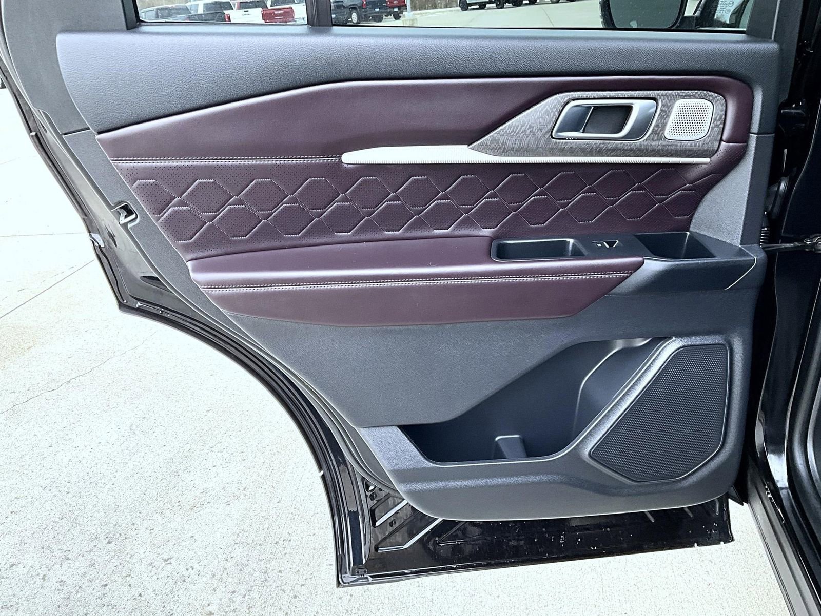 Used 2025 Ford Explorer Platinum w/ LUX Leather Package image 23