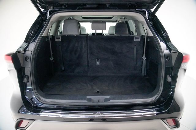 Used 2023 Toyota Highlander Platinum image 18