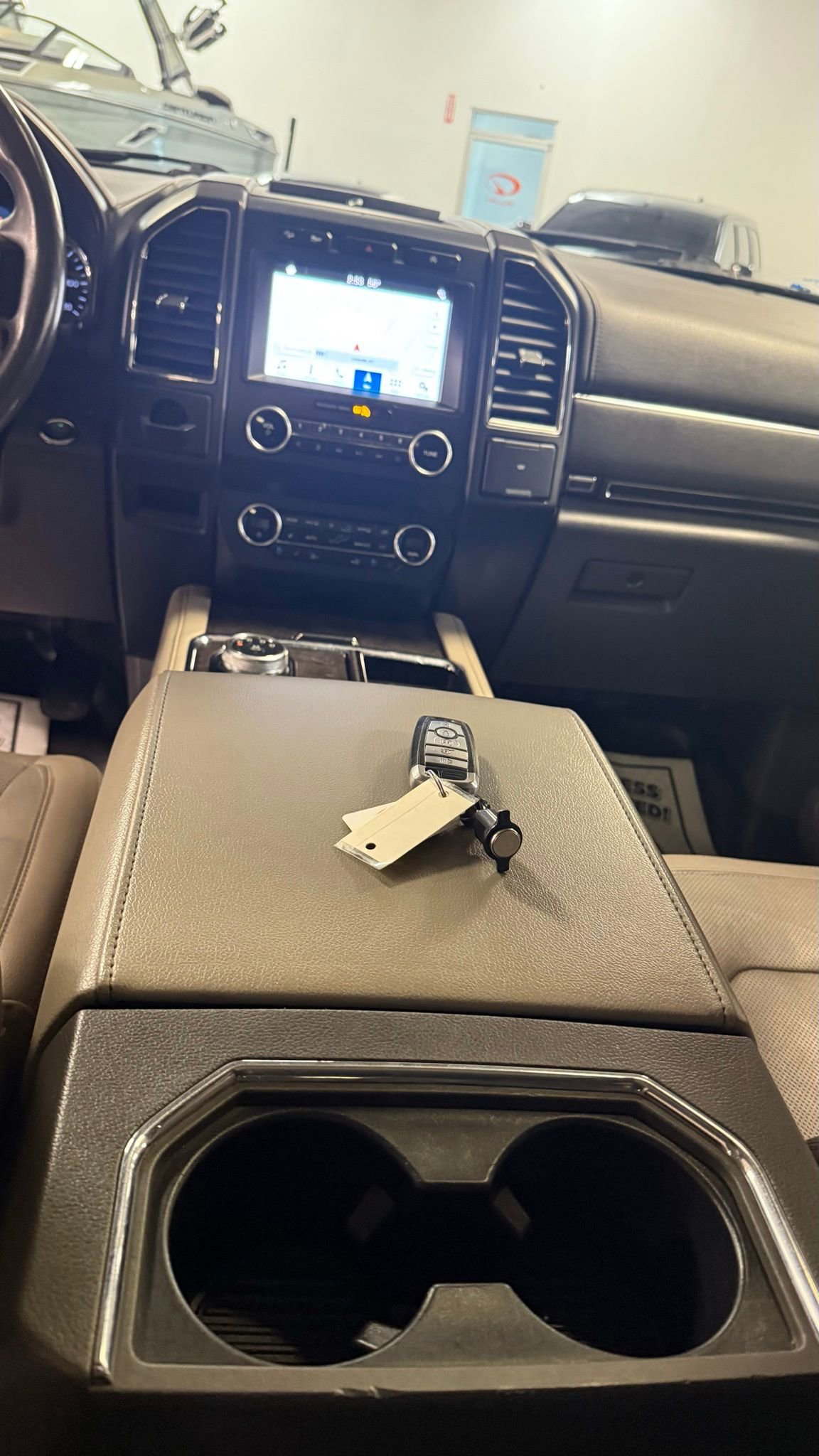 Used 2019 Ford Expedition Limited image 40