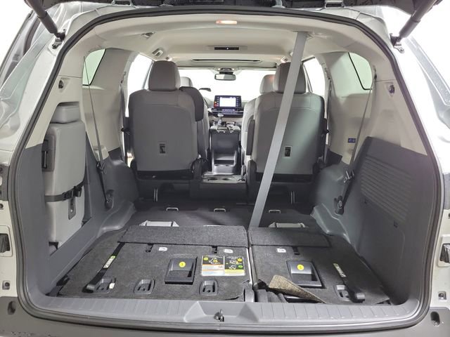 Used 2024 Toyota Sienna XLE FWD image 10
