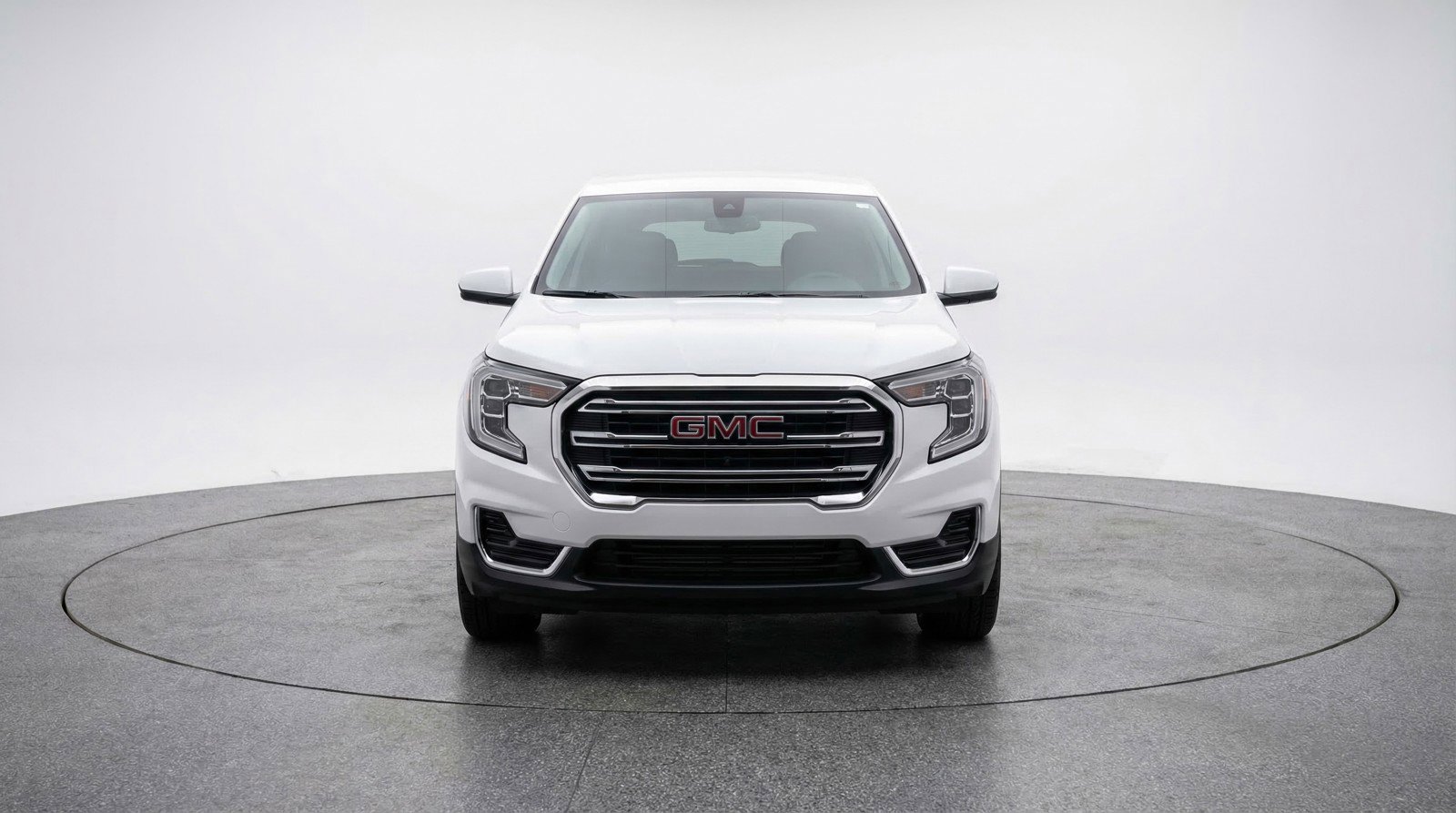 Used 2024 GMC Terrain SLE image 2