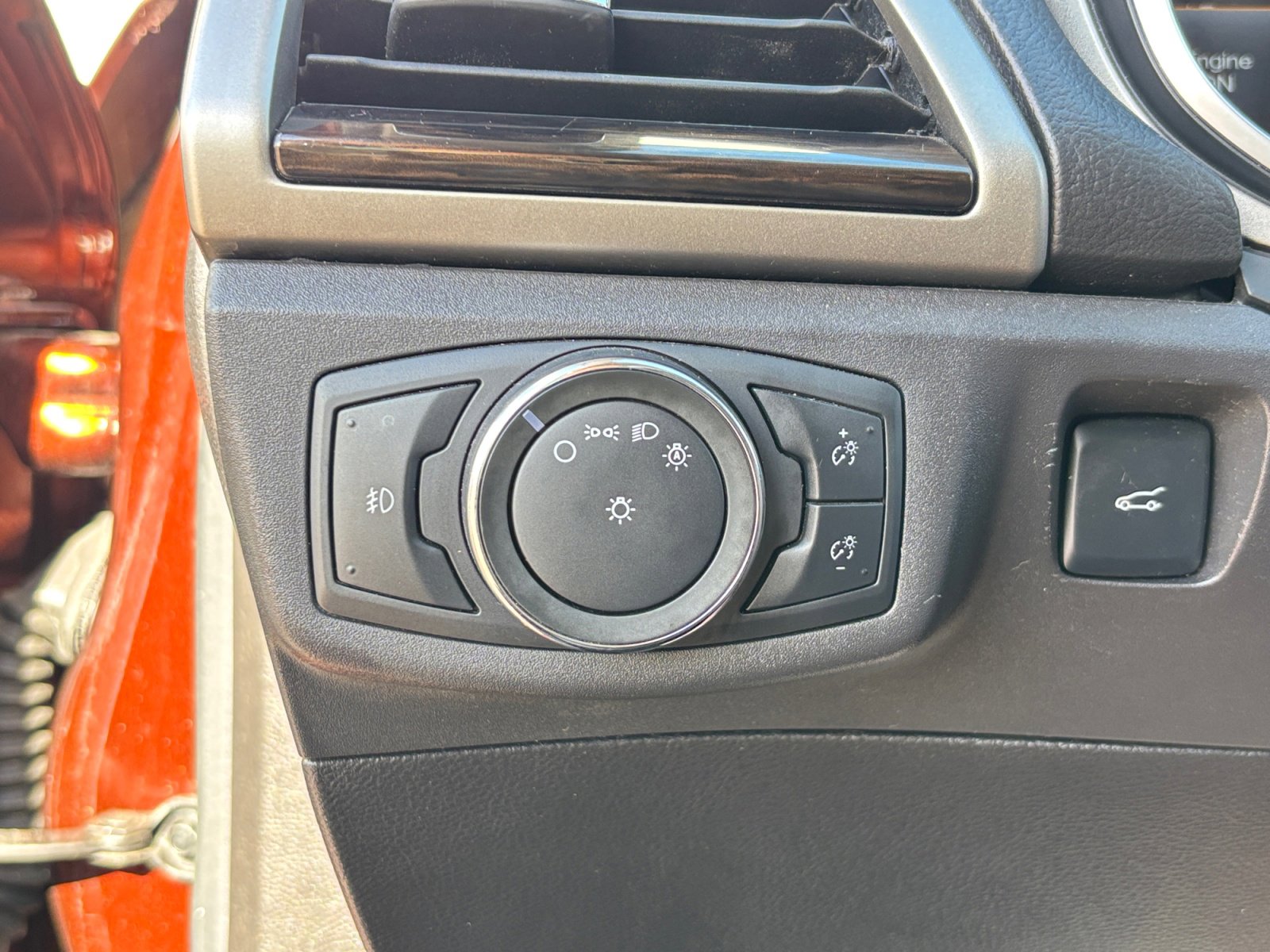 Used 2015 Ford Fusion SE w/ Equipment Group 202A image 14