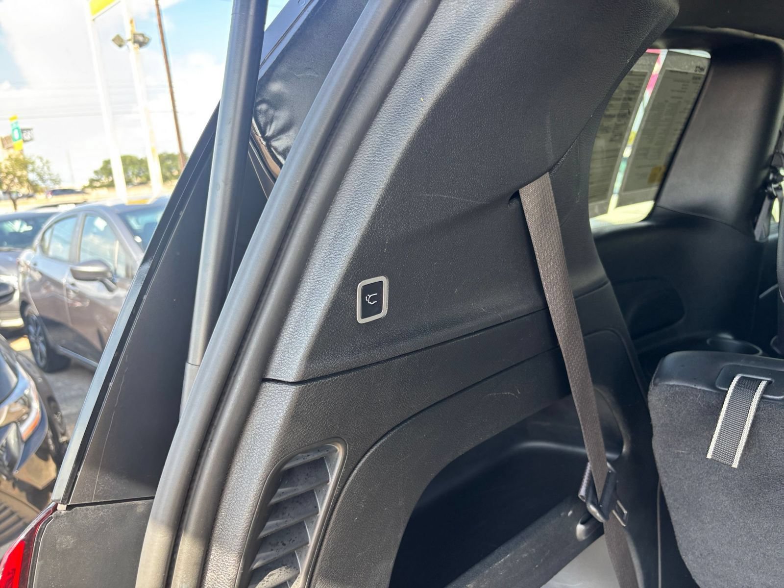 Used 2025 Chrysler Pacifica Select FWD image 22