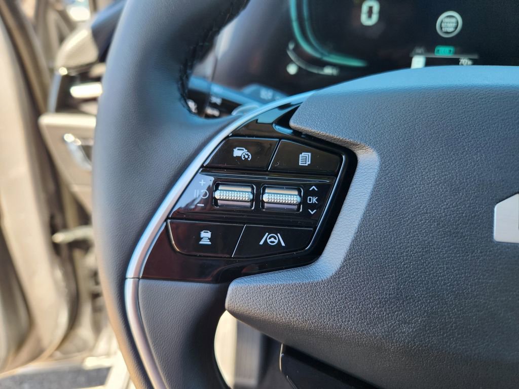 New 2025 Kia Niro EX image 17