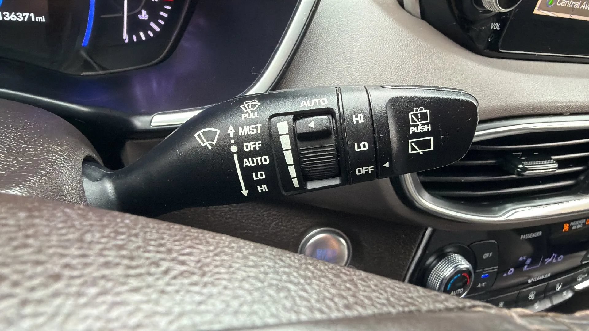 Used 2020 Hyundai Santa Fe Limited AWD/4WD image 13