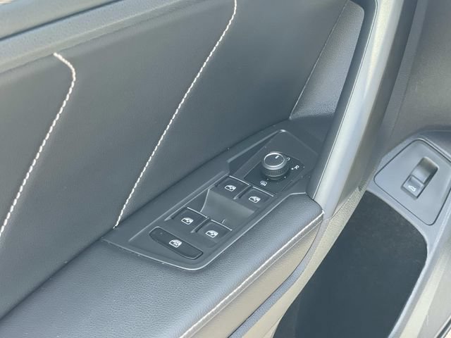 Used 2024 Volkswagen Tiguan SE FWD image 17