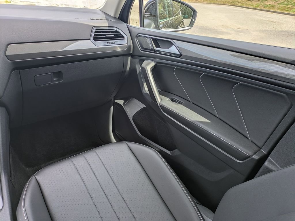 Certified 2022 Volkswagen Tiguan SE image 17