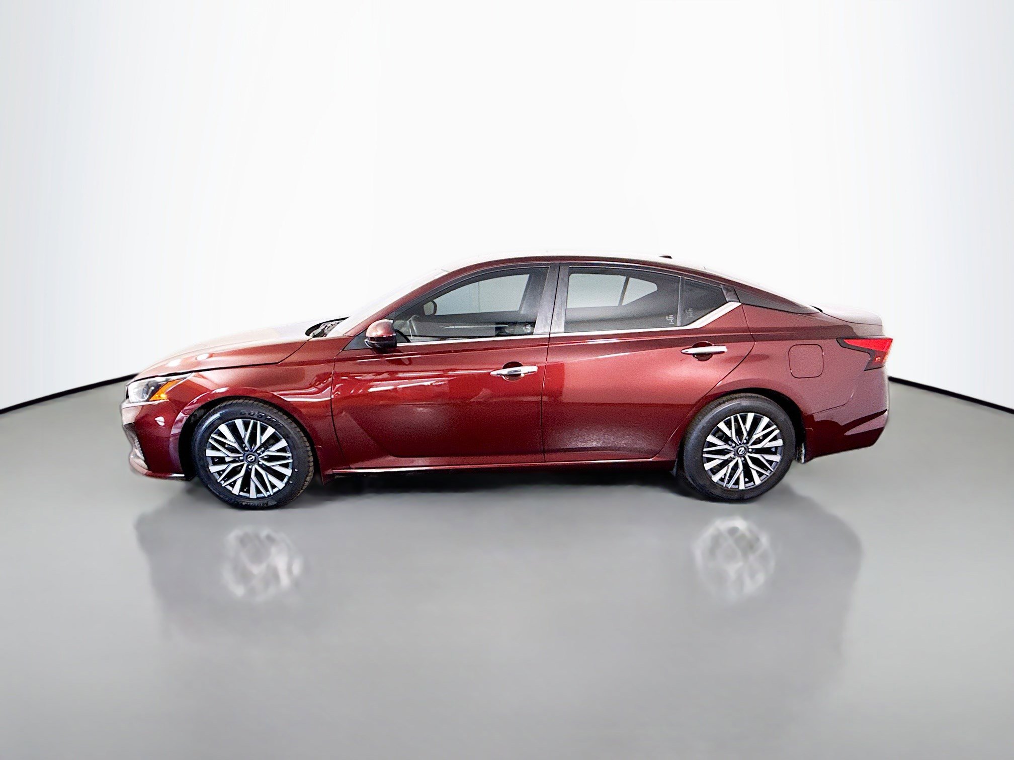 Used 2023 Nissan Altima 2.5 SV FWD image 6