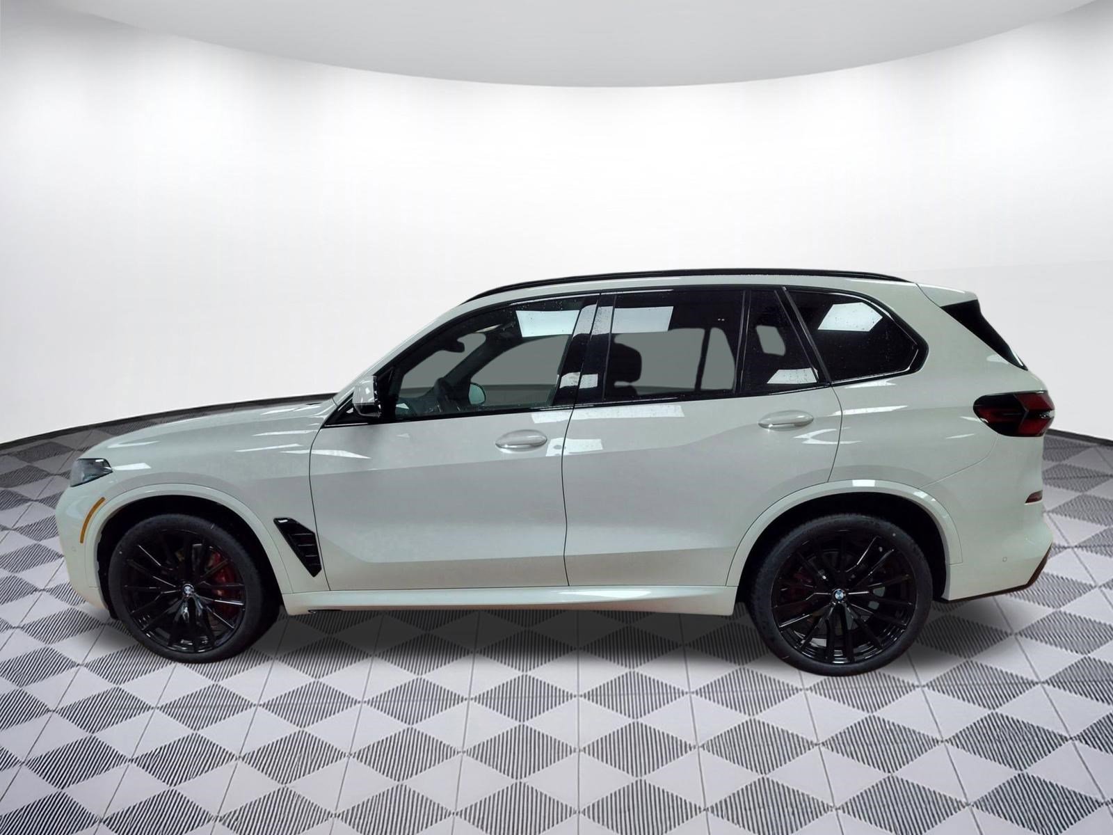 Used 2026 BMW X5 xDrive40i w/ M Sport Package image 2
