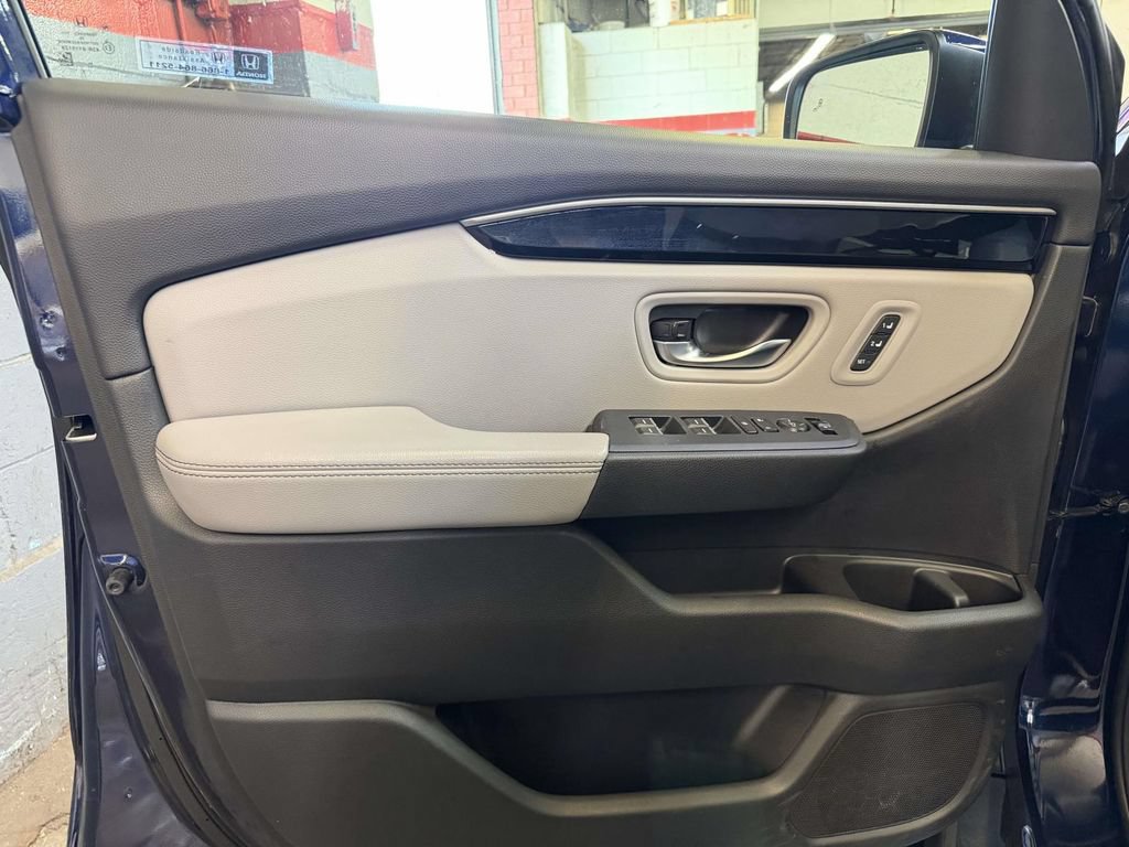 Used 2025 Honda Pilot EX-L image 6
