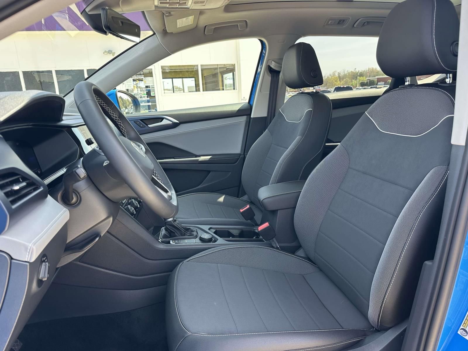 Used 2024 Volkswagen Taos SE image 15