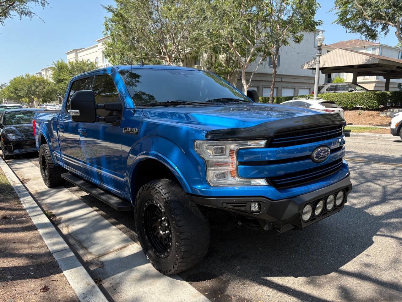 Used 2019 Ford F150 Lariat w/ Equipment Group 502A Luxury AWD/4WD image 3
