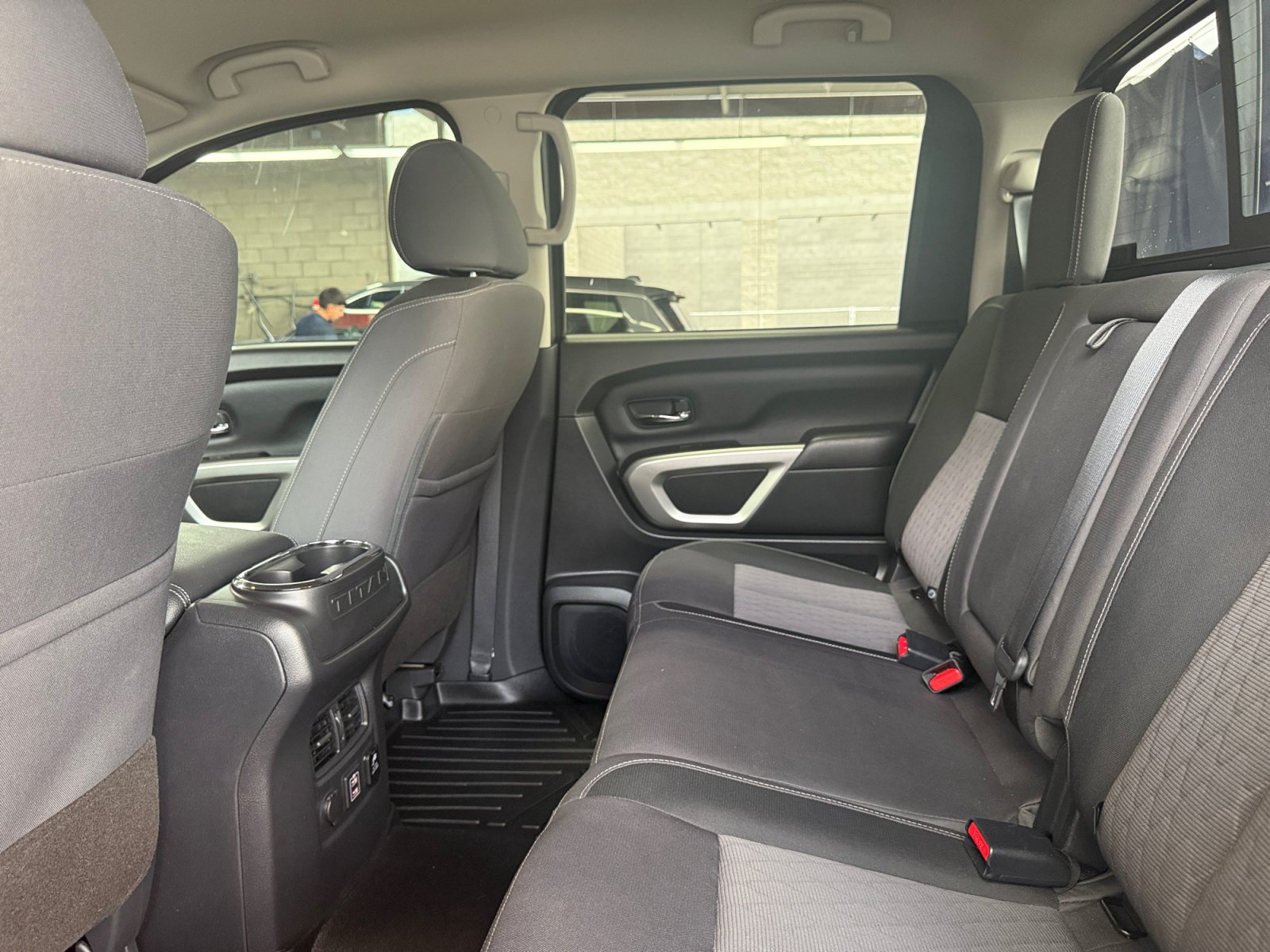 Used 2022 Nissan Titan SV w/ SV Convenience Package RWD image 24