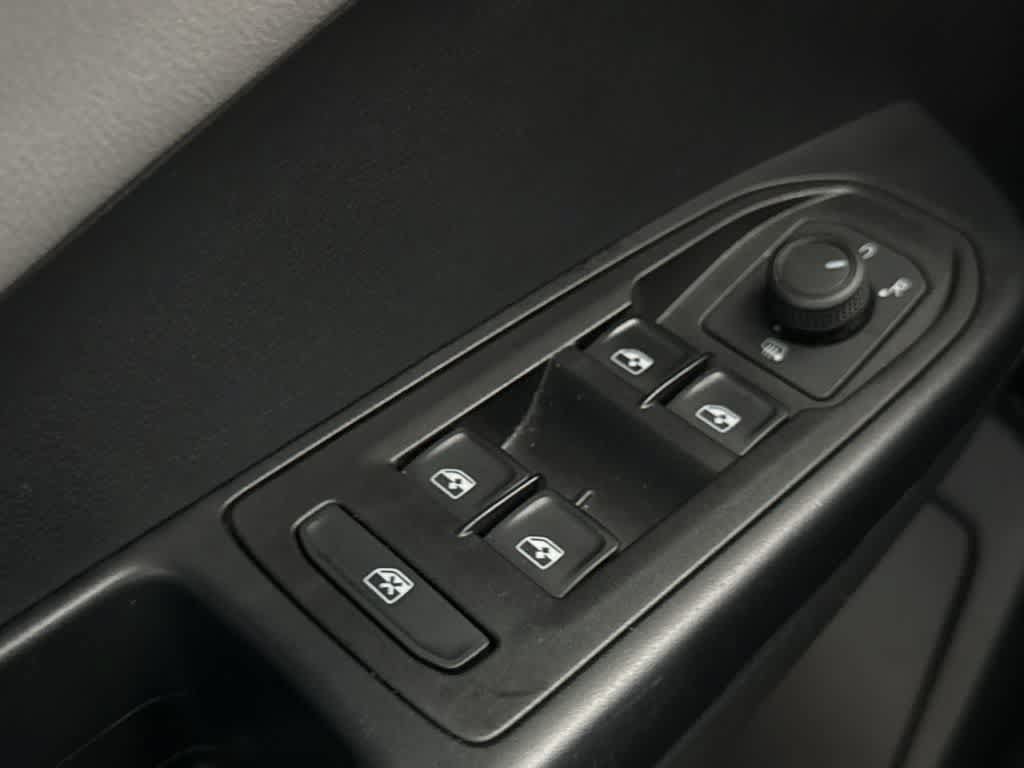 Used 2023 Volkswagen Taos SE FWD image 17