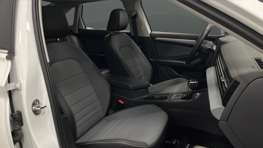 Used 2025 Volkswagen Jetta SE w/ Sunroof Package FWD image 24