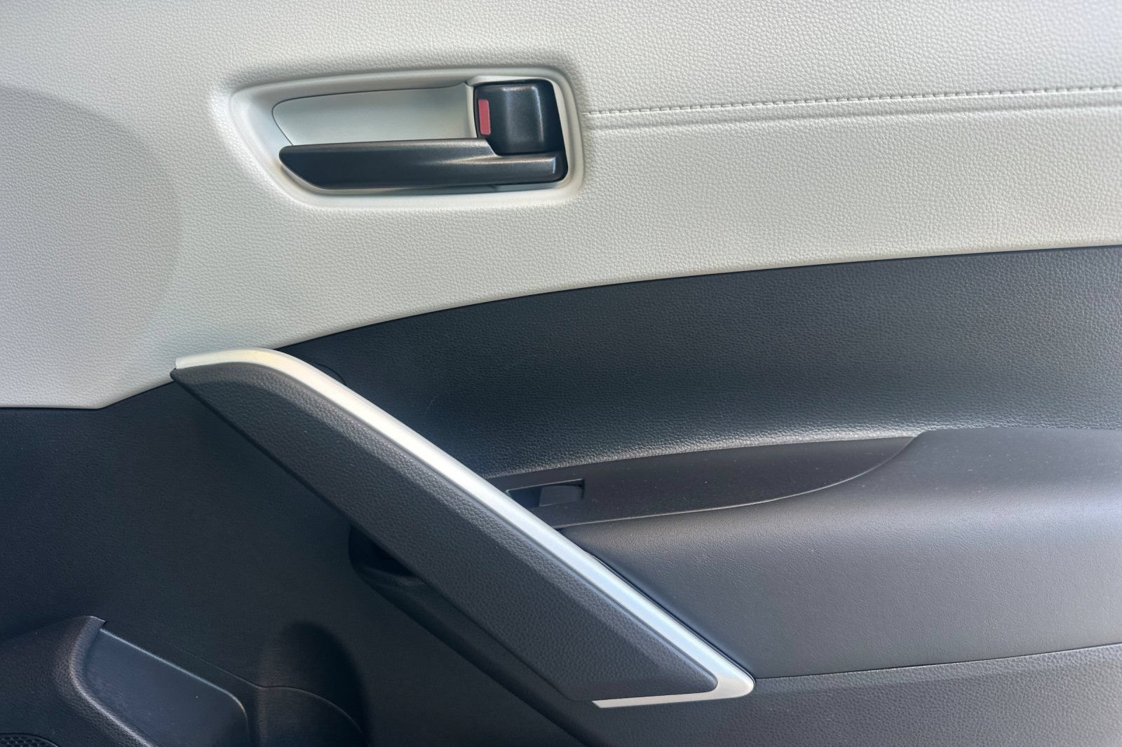 Used 2025 Toyota Corolla Cross L FWD image 20