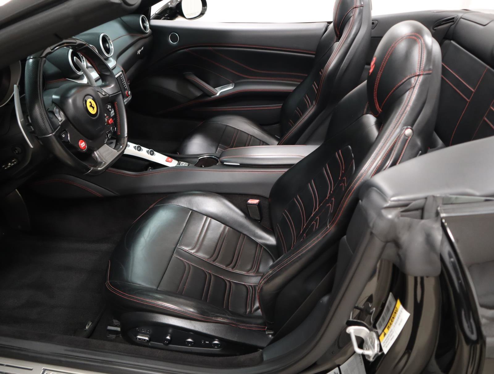 Used 2016 Ferrari California T image 23