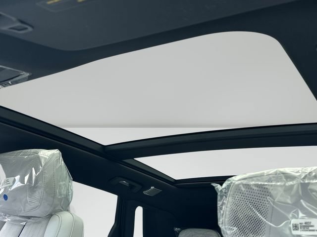 Used 2026 Cadillac Lyriq Premium Luxury w/ LPO, Floor Liner Package AWD/4WD image 9