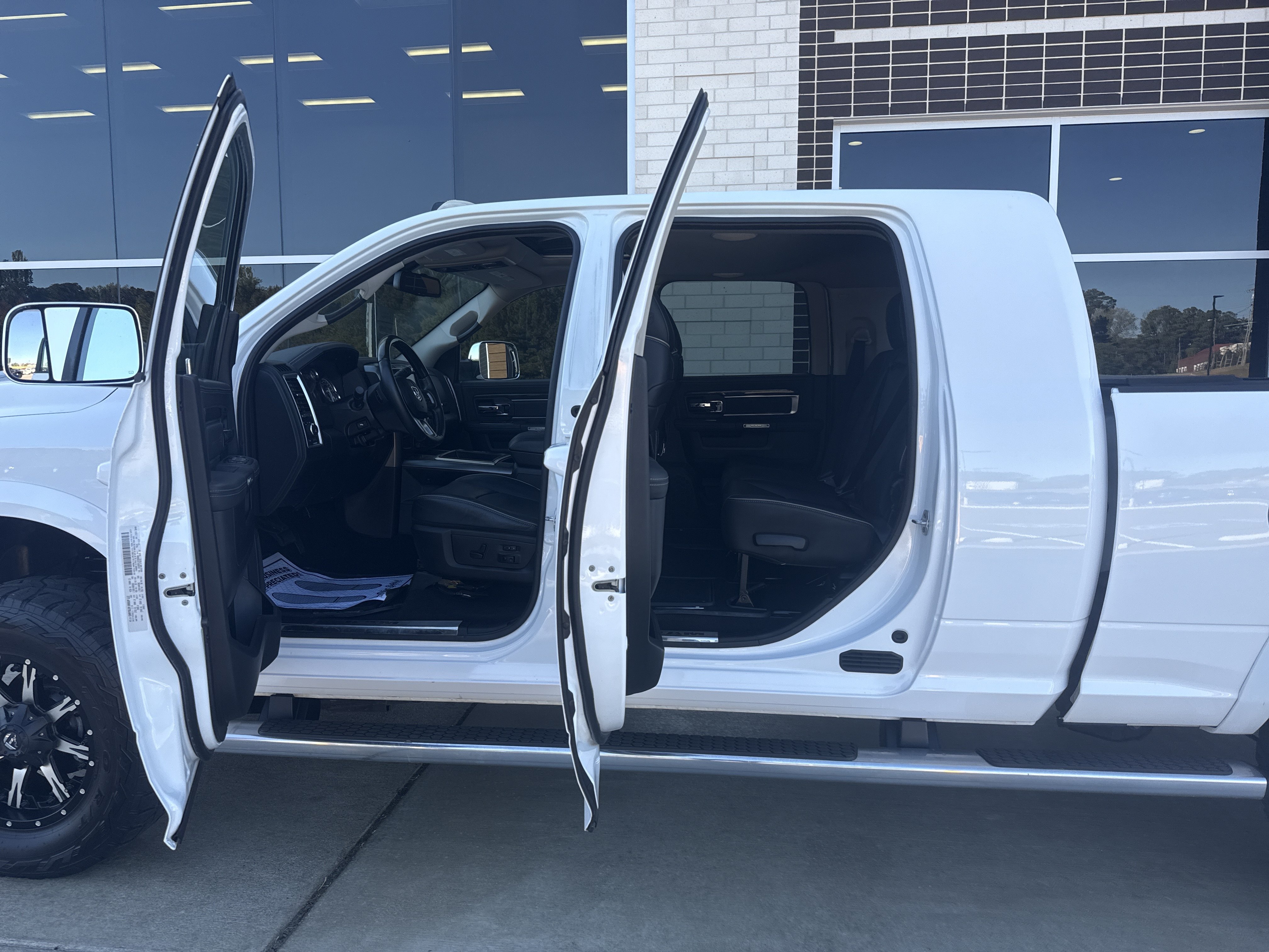 Used 2015 RAM 2500 Limited AWD/4WD image 27