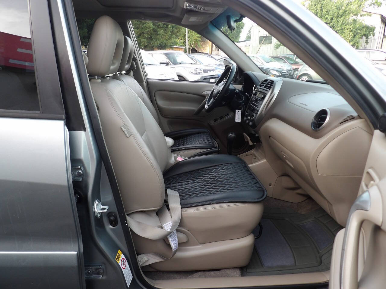 Used 2005 Toyota RAV4 4WD image 6