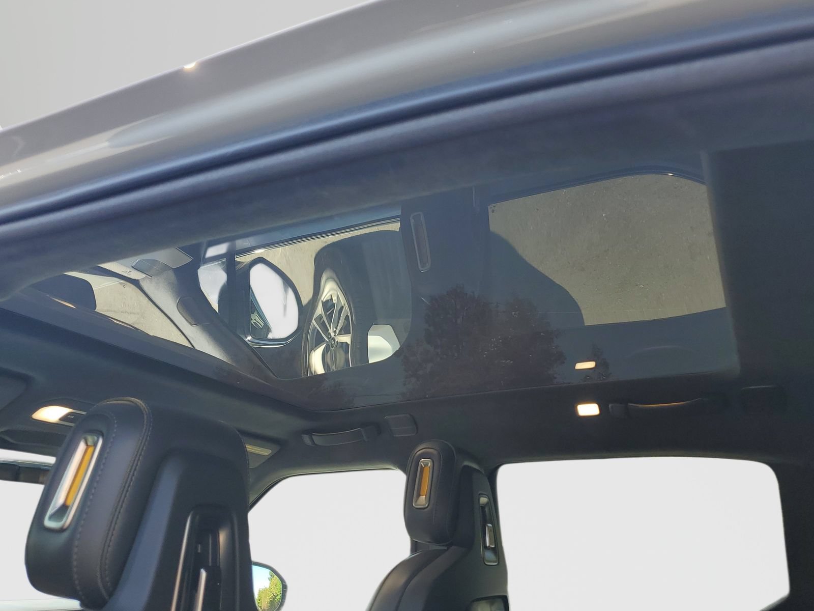 Used 2024 Rivian R1T Adventure AWD/4WD image 15