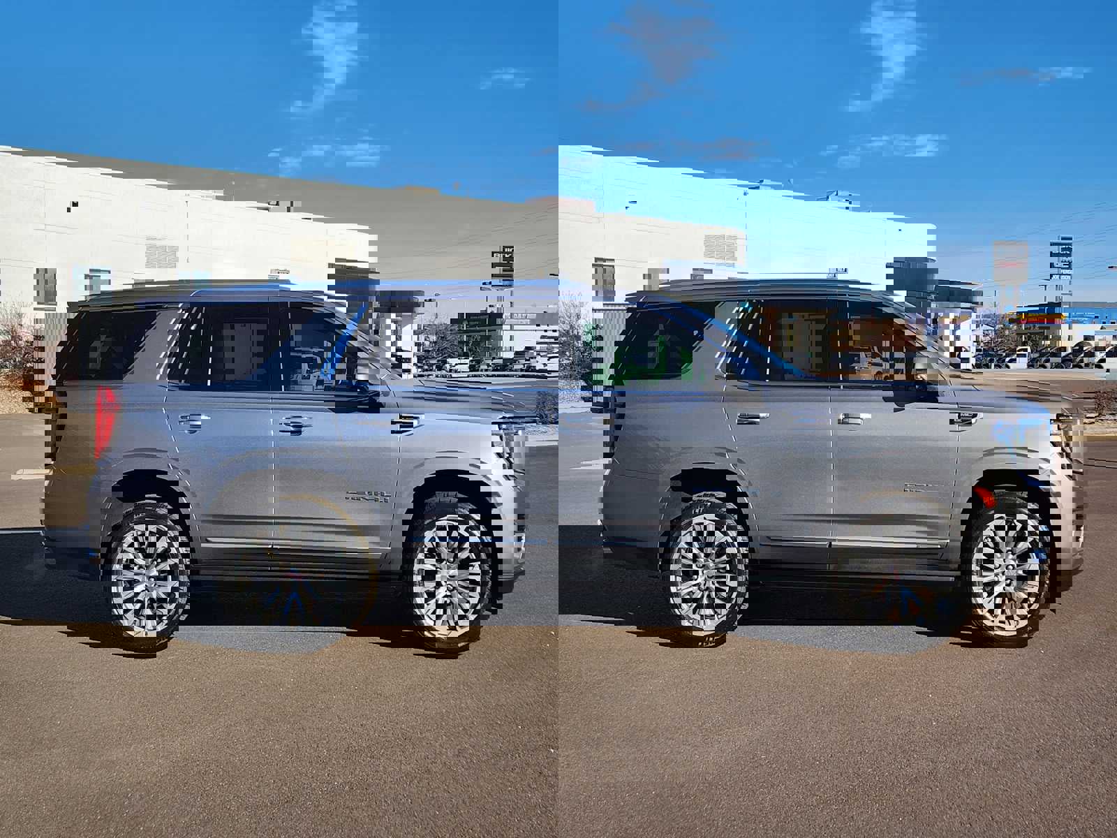 Used 2021 GMC Yukon Denali w/ Denali Premium Package image 2