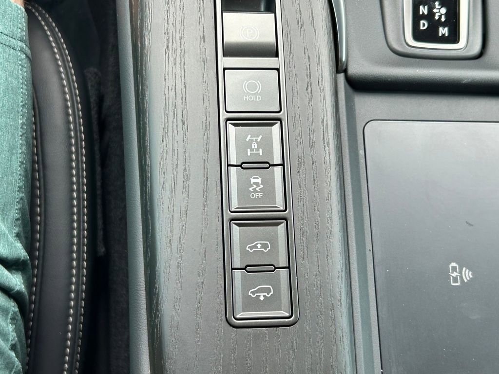 Used 2025 Lexus LX 700h Luxury image 37