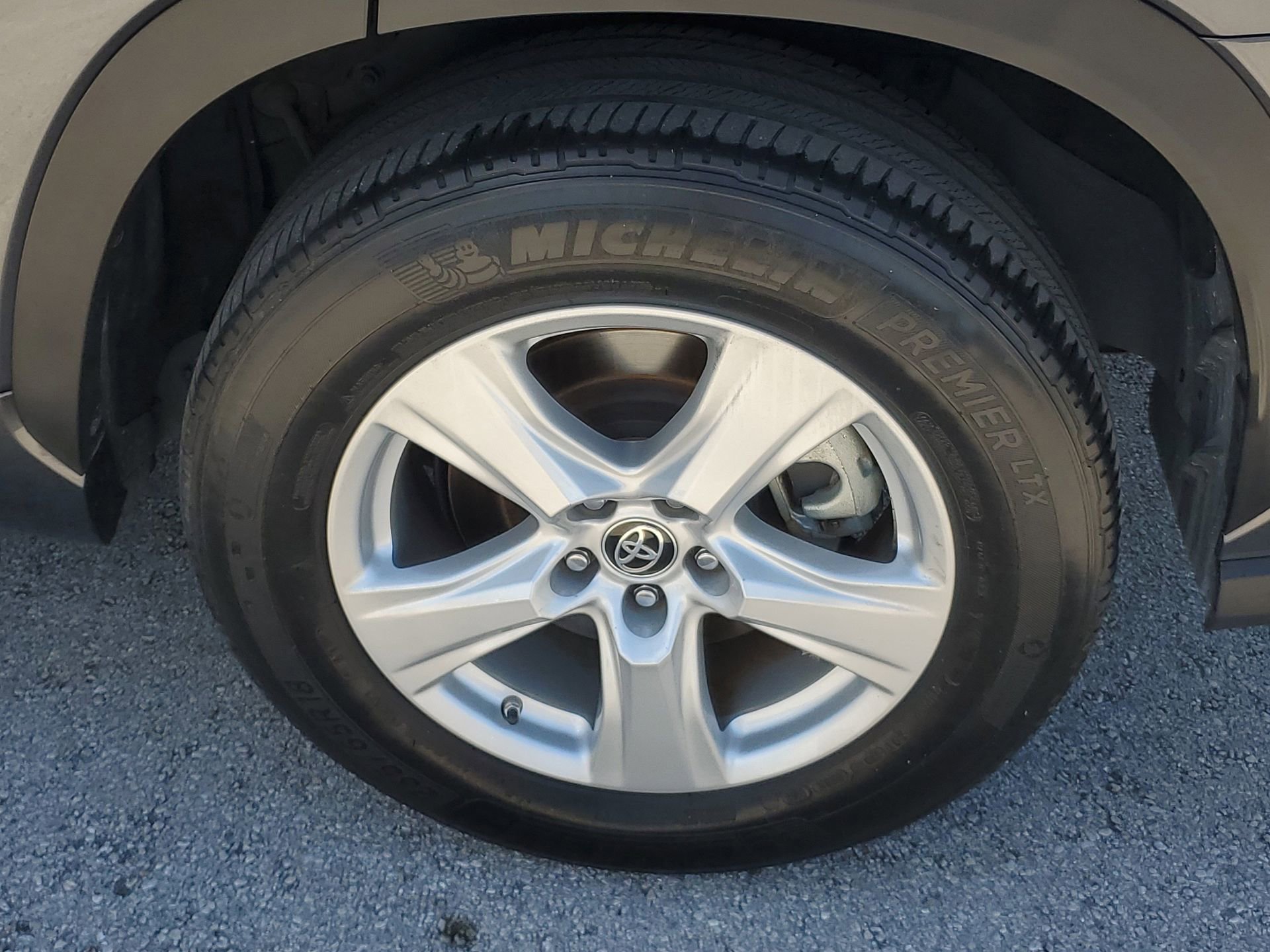 Used 2023 Toyota Highlander L image 5