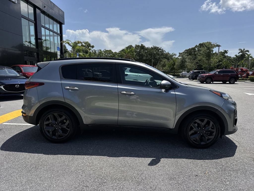 Used 2022 Kia Sportage Nightfall Edition FWD image 5