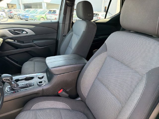 Used 2022 Chevrolet Traverse LT FWD image 19