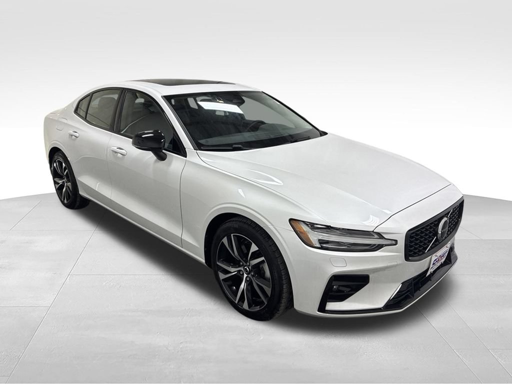 Used 2025 Volvo S60 B5 Core AWD/4WD image 3
