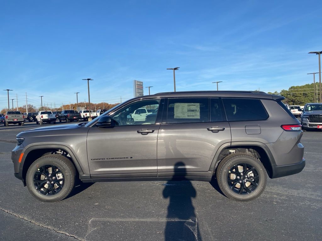 New 2025 Jeep Grand Cherokee L Altitude image 4
