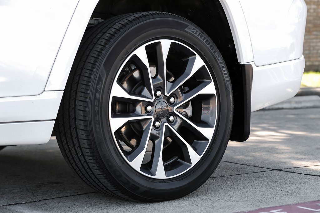 Used 2022 Jeep Grand Cherokee L Overland w/ MOPAR Finishing Package image 70