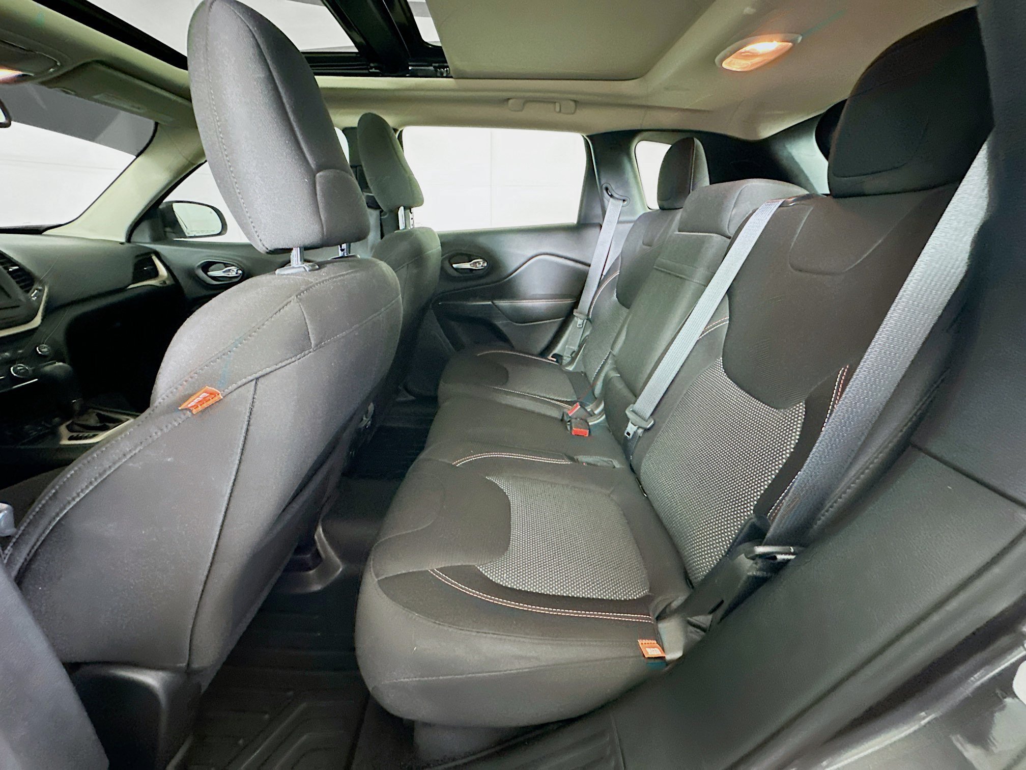 Used 2016 Jeep Cherokee 75th Anniversary FWD image 28