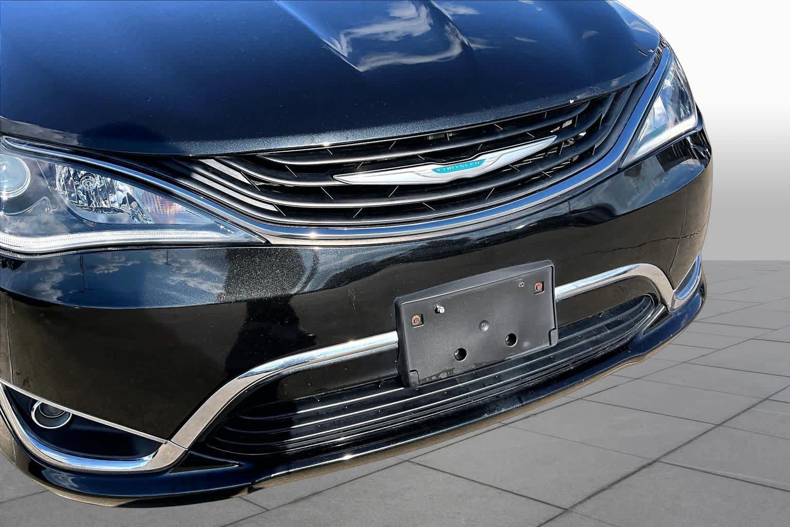 Used 2018 Chrysler Pacifica Touring Plus FWD image 30