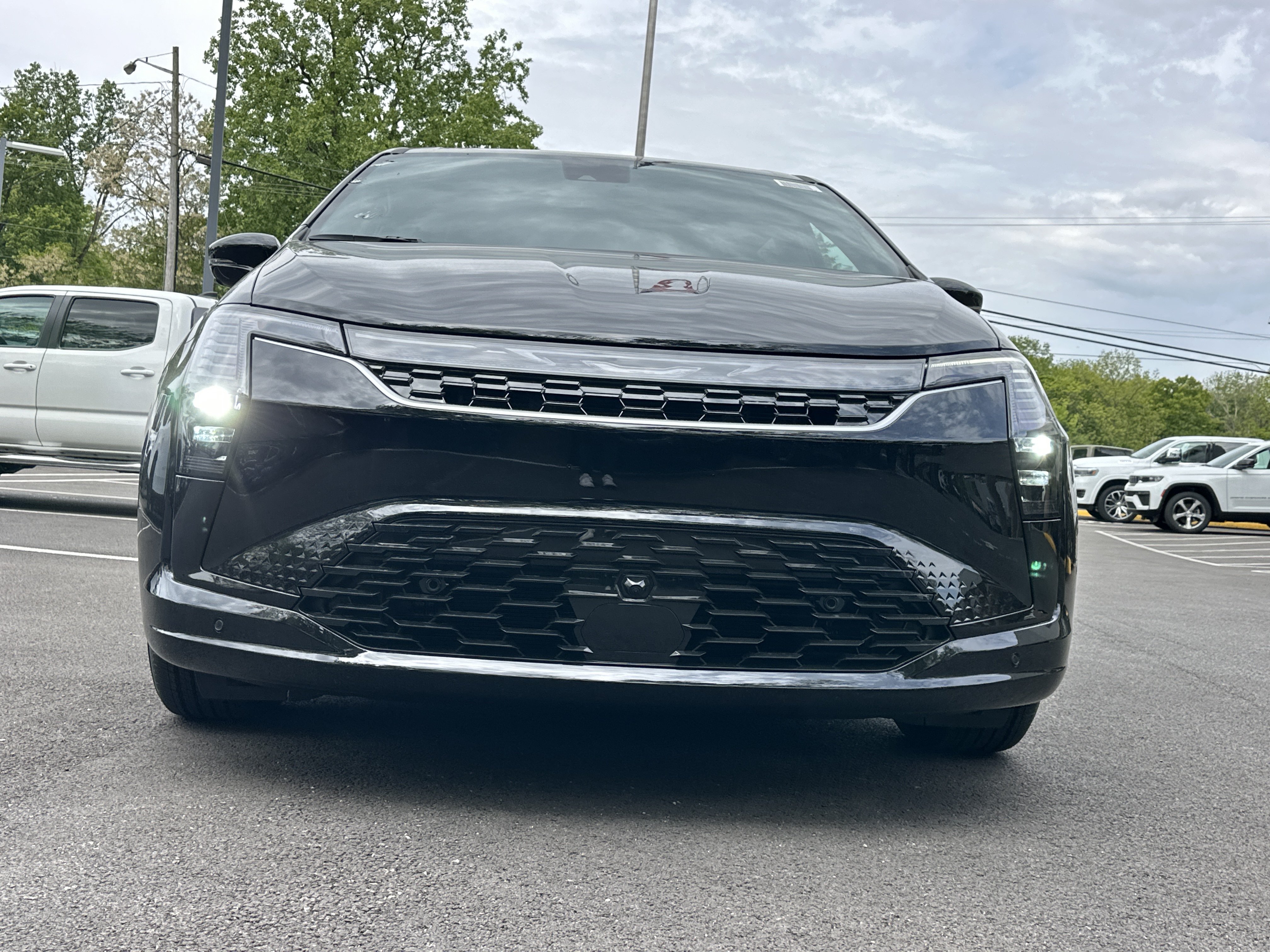 New 2027 Chrysler Pacifica Select w/ Family Tech Group FWD image 19