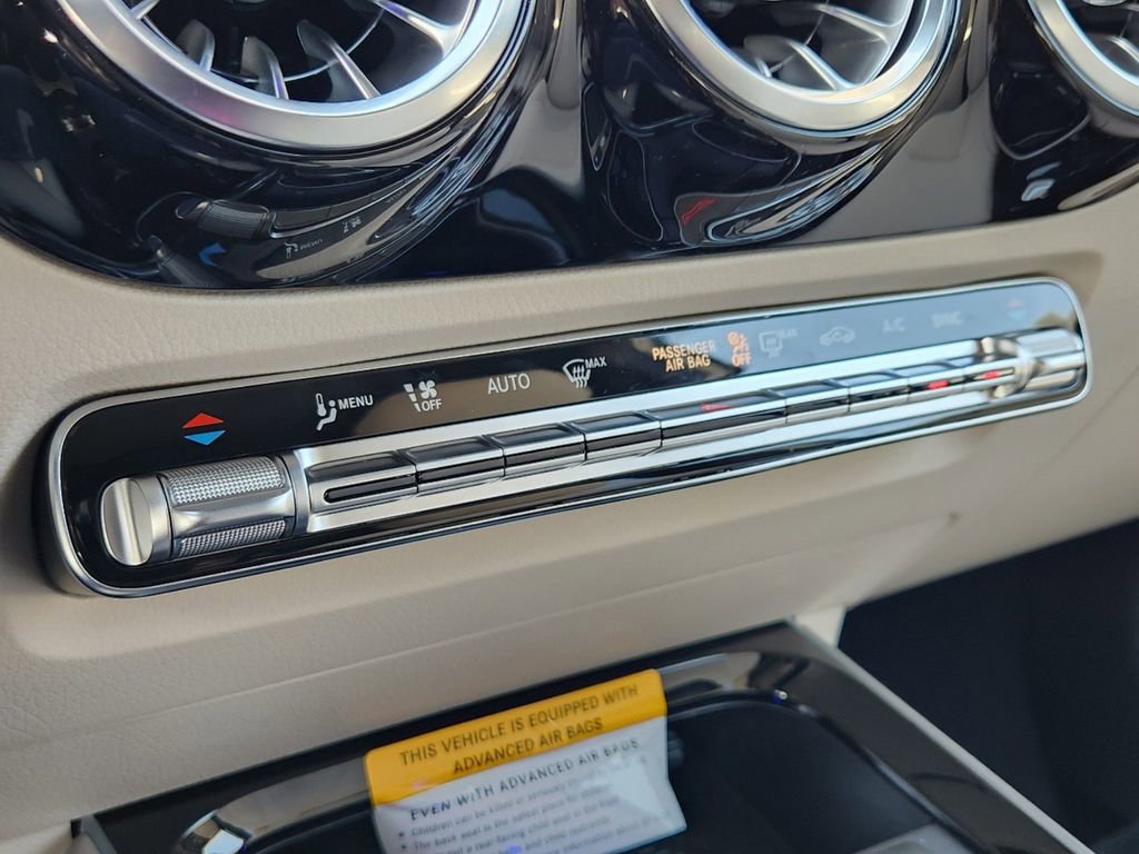 Used 2025 Mercedes-Benz GLA 250 4MATIC image 26