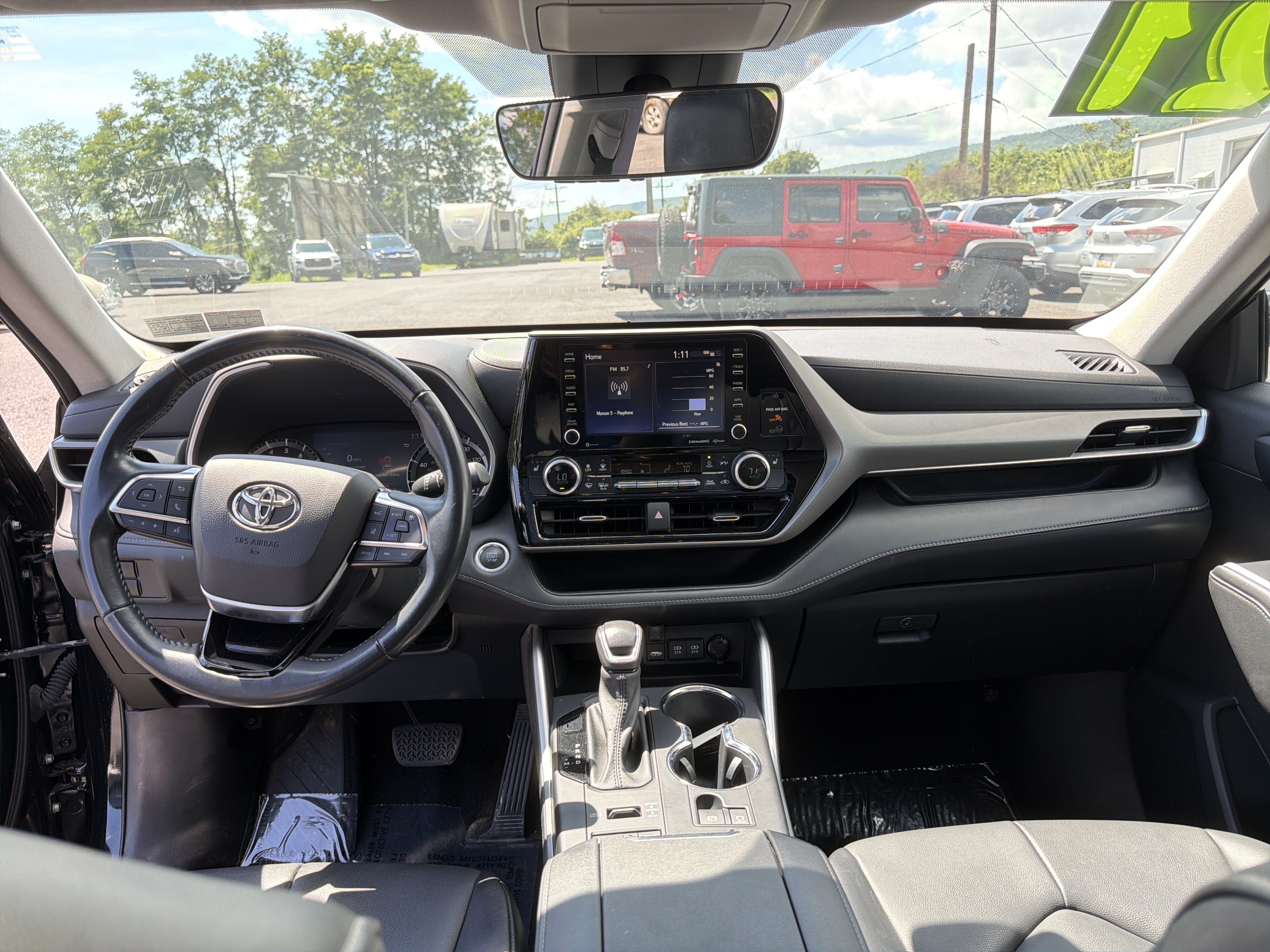 Used 2021 Toyota Highlander XLE AWD/4WD image 15