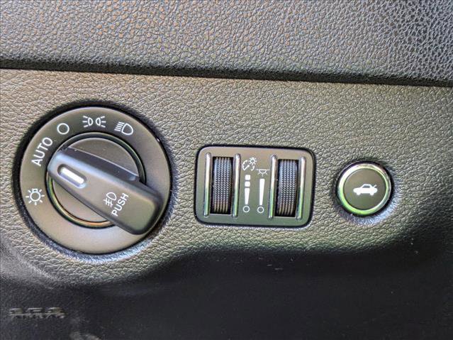 Used 2016 Dodge Charger SXT image 9