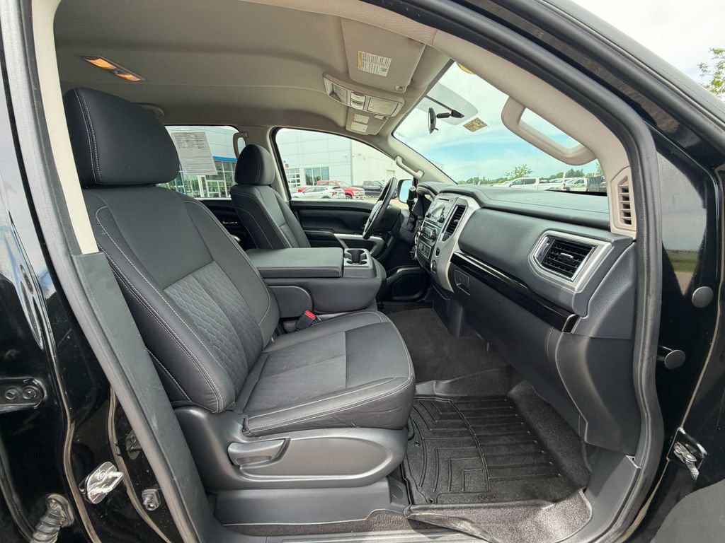 Used 2018 Nissan Titan SV AWD/4WD image 21